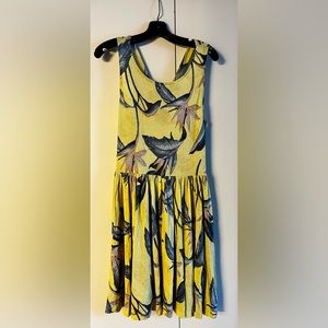 Flirty summer dress in yellow